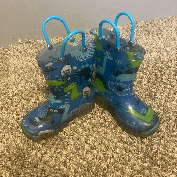 Kids Size 7 Dinosaur Rain Boots - Picture 1 of 3